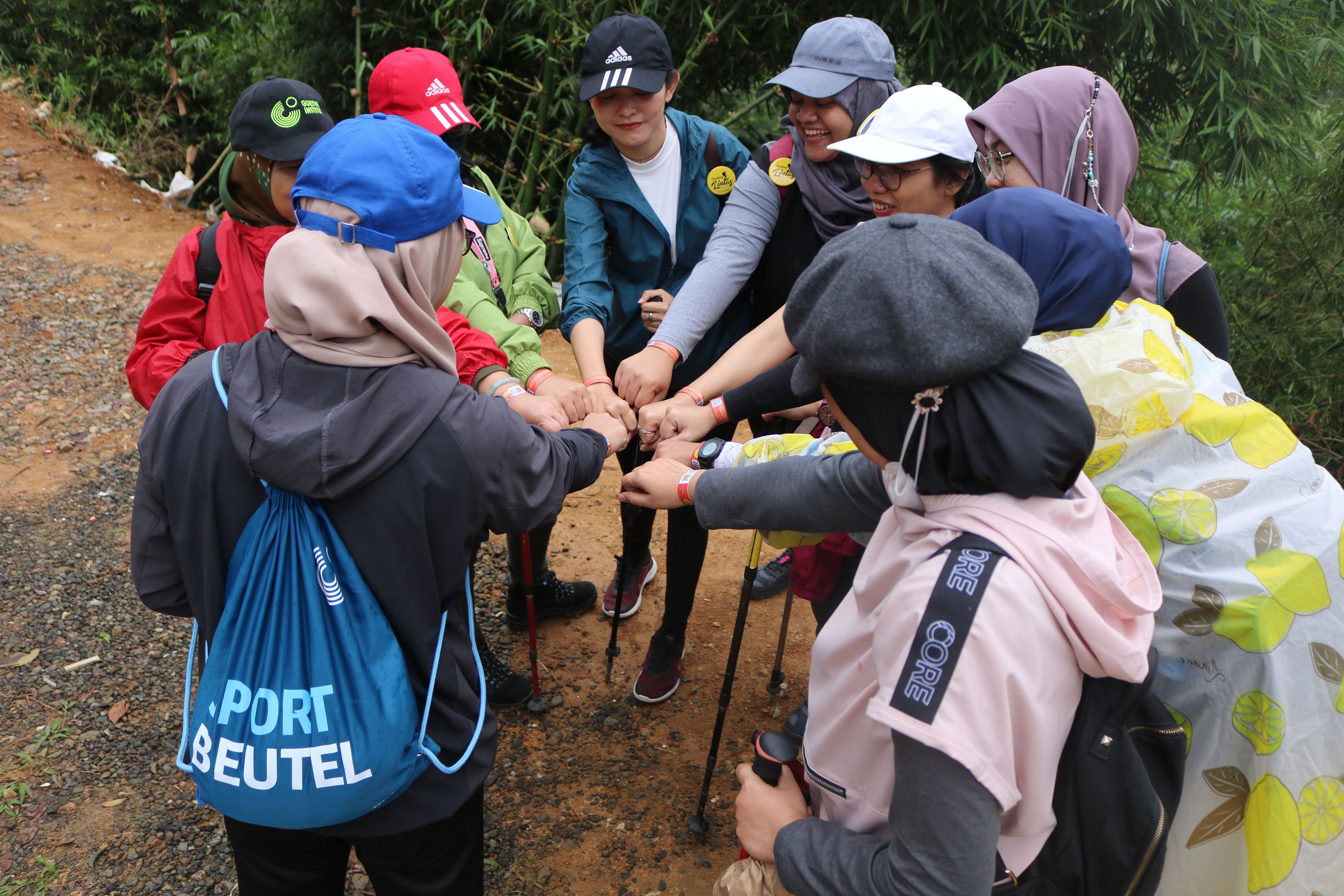 Tracking Wisata Sentul, Metode Warga Sumbereja, Bekasi Rekreasi Sambil Olahraga